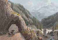 Vue de la route du Simplon : au premier plan une voiture tirée par des chevaux sort d’une galerie