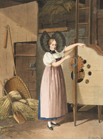 Femme en pied en costume bernois, debout dans une grange à côté d’un traquinet