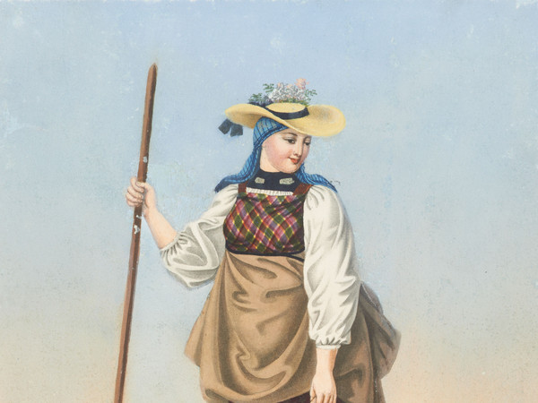 Mädchen in der Tracht des Oberhasli mit Kopftuch, Schwefelhütchen, Alpenstock und Milchbrente. Auf einem felsigen Boden gehend.