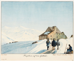Drei Touristen auf der verschneiten Gotthardpassstrasse vor dem Gotthardhospiz